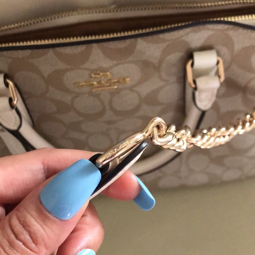 Coach Handbag - Picture 7 of 9